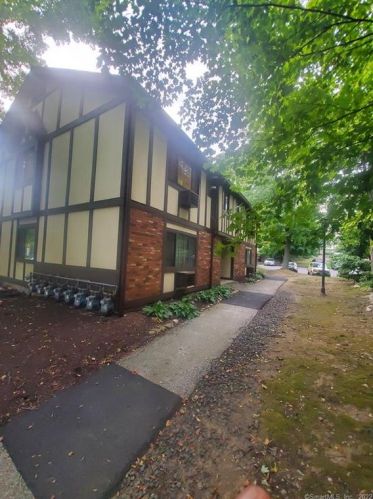10 Andover Ct, Brookfield-Center, CT 06804 exterior