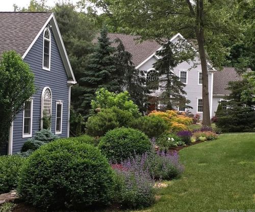 10 Erin Ln, Sandy Hook, CT 06482 exterior