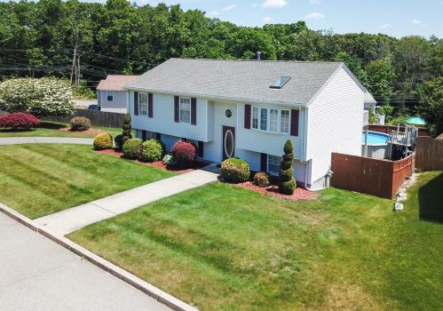2 Water View Ln, North-Providence, RI 02904 exterior