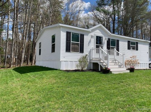 14 Stanley Dr, Lisbon, ME 04250 exterior