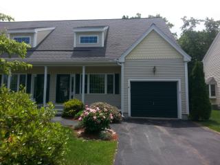 4 Royal Ln, Raymond, NH 03077 exterior