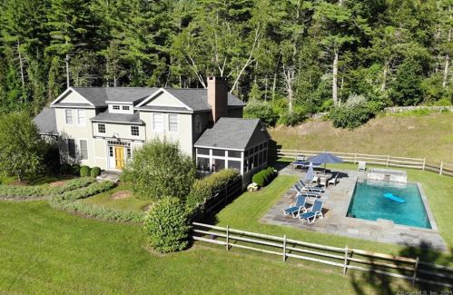 194 Salmon Kill Rd, Lakeville, CT 06039 exterior