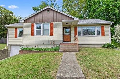 8 Trading Cove Dr, Norwich, CT 06360 exterior