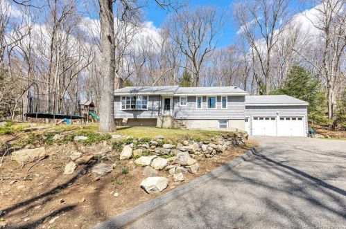 10 Boehm Cir, Huntington, CT 06484 exterior