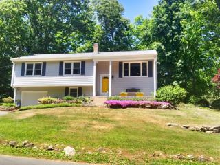 10 Woodland Dr, Clinton, CT 06413 exterior