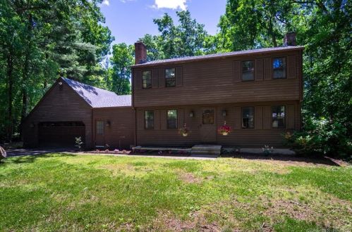 9 Fawn Dr, Granby, CT 06035 exterior