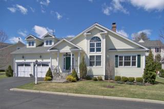 17 Winding Way, Bridgeport, CT 06611 exterior