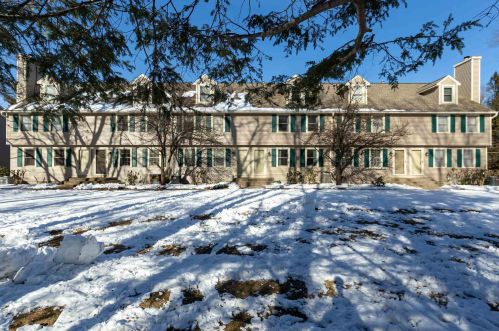 39 Glastonbury Dr, Nashua, NH 03063 exterior