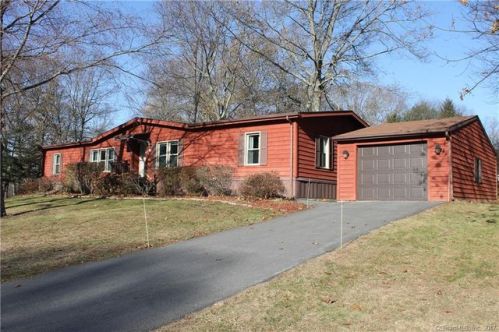 81 Colchester Cmns, Colchester, CT 06415 exterior