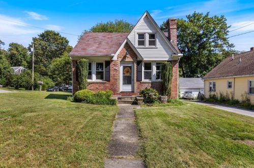 47 Old Colchester Rd, Quaker-Hill, CT 06375 exterior