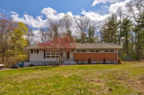 10 Riga Ln, Manchester, CT 06043 exterior