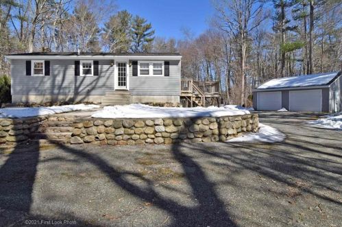 40 Pound Rd, Glocester, RI 02814 exterior