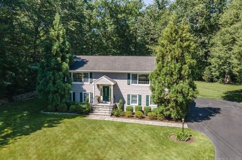 11 Chipping Ln, Norwalk, CT 06854 exterior