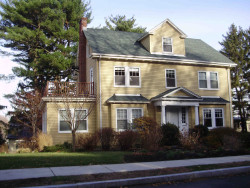 39 Shornecliffe Rd, Newton, MA 02458 exterior
