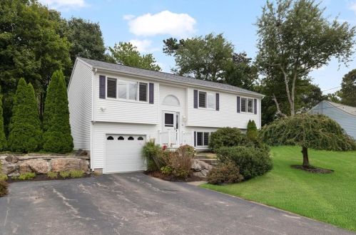 14 Lakeview Dr, South Kingstown, RI 02882 exterior