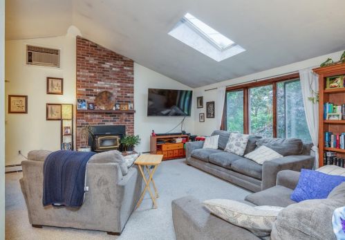 39 Old Auburn Rd, Derry, NH 03038 exterior