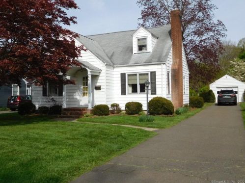 79 Main St, Windsor-Locks, CT 06096 exterior