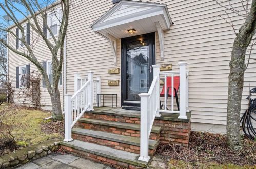 1 Alba Inn Rd, Westerly, RI 02891 exterior