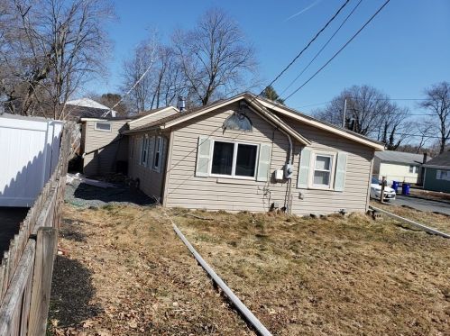 18 Ell Rd, Holbrook, MA 02343 exterior