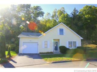 5 Trading Cove Cir, Norwich, CT 06360 exterior