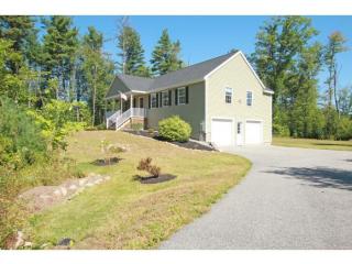 51 Phillips Rd, Sandown, NH 03873 exterior