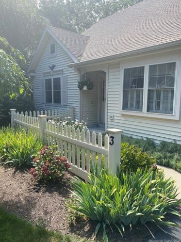 3 Apple Blossom Ln, Niantic, CT 06357 exterior