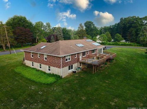 22 Longfellow Rd, Huntington, CT 06484 exterior
