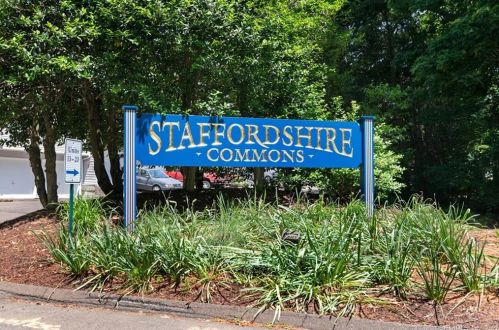 1 Staffordshire Commons Dr, Wallingford, CT 06492 exterior