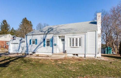 586 Maple St, Hartford, CT 06109 exterior