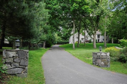 15 Reilly Rd, Bridgeport, CT 06612 exterior