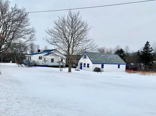 302 Main St, Searsport, ME 04974 exterior