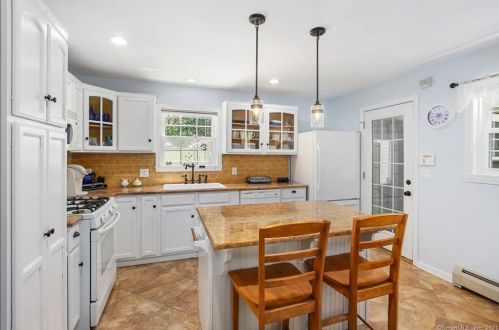 121 Griswold Dr, Norwich, CT 06351 exterior