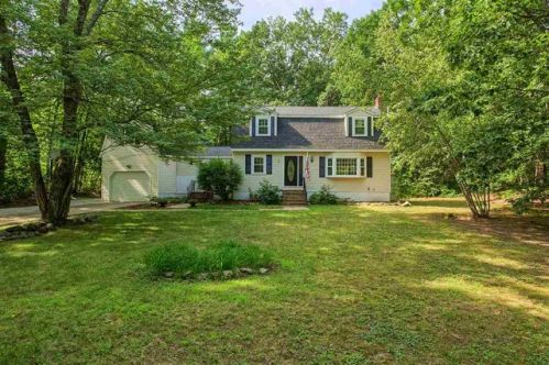 4 Shasta Dr, Londonderry, NH 03053 exterior