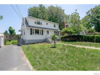 122 Clearview Dr, Bridgeport, CT 06606 exterior