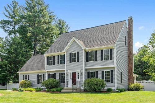 11 Catherines Way, Shirley, MA 01464 exterior