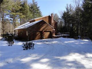 34 Bridle Dr, Winsted, CT 06063 exterior