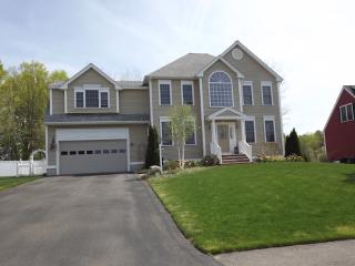 8 Wild Rose Dr, Nashua, NH 03063 exterior