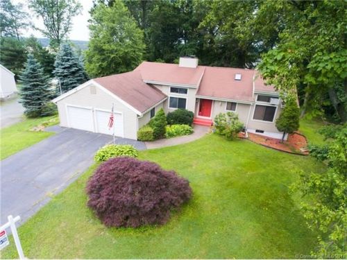 16 Partridge Ln, Milford, CT 06461 exterior