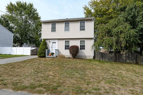 75 Sagamore St, Warwick, RI 02889 exterior