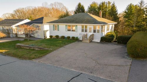 25 Batterson Ave, Westerly, RI 02891 exterior