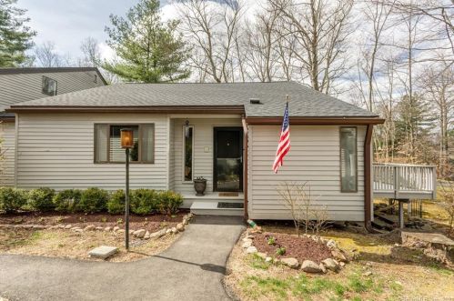 12 Boxwood Ct, Woodbury, CT 06798 exterior