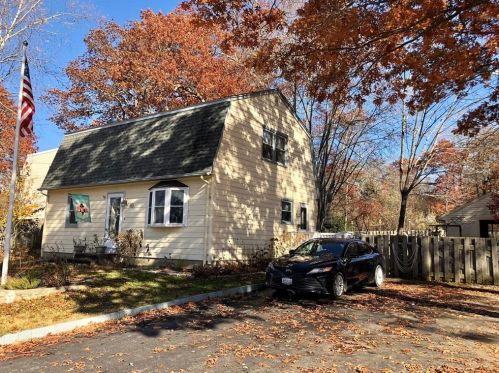3 Sleepy Hollow Ct, Westerly, RI 02891 exterior