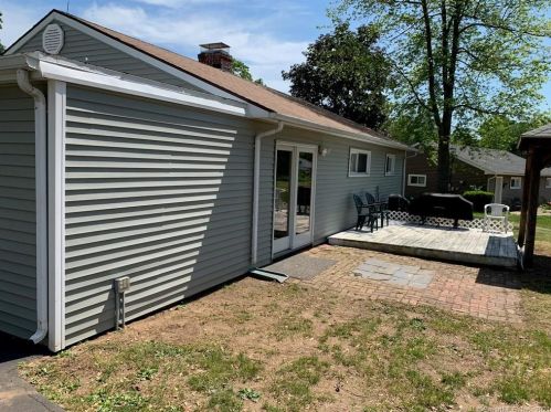 17 Coolidge St, Windsor-Locks, CT 06096 exterior