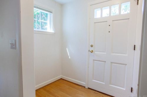 60 Brookmoor Rd, Hartford, CT 06107 exterior