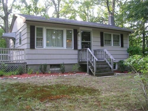 2 Colonial Village Rd, Hopkinton, RI 02804 exterior