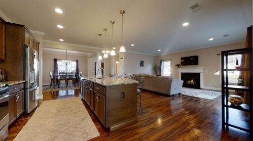62 Roxanna Ln, Kingston, RI 02881 exterior
