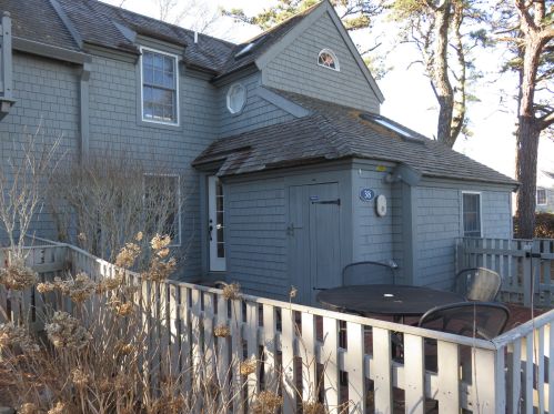 38 Flying Cloud Cir, Mashpee, MA 02649 exterior