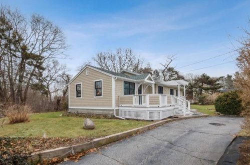 2 Simms St, Westerly, RI 02891 exterior