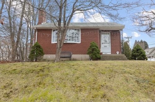 404 Vauxhall St, United States Coast Guard Ac, CT 06320 exterior