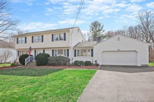 21 Wendover Rd, Bridgeport, CT 06611 exterior